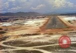 Standbild Landung von Flugzeugen Vietnam, 1967, aus Sekunde 26 historischem Filmmaterial Videoclip 65675037302