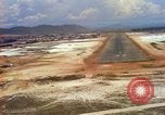 Standbild Landung von Flugzeugen Vietnam, 1967, aus Sekunde 27 historischem Filmmaterial Videoclip 65675037302