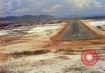 Standbild Landung von Flugzeugen Vietnam, 1967, aus Sekunde 28 historischem Filmmaterial Videoclip 65675037302