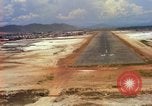 Standbild Landung von Flugzeugen Vietnam, 1967, aus Sekunde 30 historischem Filmmaterial Videoclip 65675037302