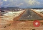 Standbild Landung von Flugzeugen Vietnam, 1967, aus Sekunde 31 historischem Filmmaterial Videoclip 65675037302