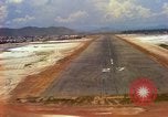 Standbild Landung von Flugzeugen Vietnam, 1967, aus Sekunde 33 historischem Filmmaterial Videoclip 65675037302