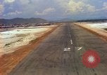 Standbild Landung von Flugzeugen Vietnam, 1967, aus Sekunde 34 historischem Filmmaterial Videoclip 65675037302