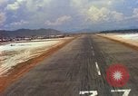 Standbild Landung von Flugzeugen Vietnam, 1967, aus Sekunde 36 historischem Filmmaterial Videoclip 65675037302