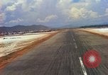 Standbild Landung von Flugzeugen Vietnam, 1967, aus Sekunde 37 historischem Filmmaterial Videoclip 65675037302