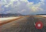 Standbild Landung von Flugzeugen Vietnam, 1967, aus Sekunde 40 historischem Filmmaterial Videoclip 65675037302