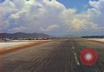 Standbild Landung von Flugzeugen Vietnam, 1967, aus Sekunde 42 historischem Filmmaterial Videoclip 65675037302