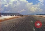Standbild Landung von Flugzeugen Vietnam, 1967, aus Sekunde 43 historischem Filmmaterial Videoclip 65675037302