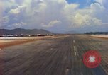 Standbild Landung von Flugzeugen Vietnam, 1967, aus Sekunde 45 historischem Filmmaterial Videoclip 65675037302
