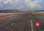 Standbild Landung von Flugzeugen Vietnam, 1967, aus Sekunde 46 historischem Filmmaterial Videoclip 65675037302