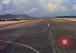 Standbild Landung von Flugzeugen Vietnam, 1967, aus Sekunde 50 historischem Filmmaterial Videoclip 65675037302
