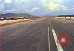 Standbild Landung von Flugzeugen Vietnam, 1967, aus Sekunde 52 historischem Filmmaterial Videoclip 65675037302