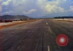 Standbild Landung von Flugzeugen Vietnam, 1967, aus Sekunde 53 historischem Filmmaterial Videoclip 65675037302