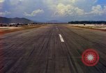 Standbild Landung von Flugzeugen Vietnam, 1967, aus Sekunde 55 historischem Filmmaterial Videoclip 65675037302