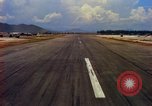 Standbild Landung von Flugzeugen Vietnam, 1967, aus Sekunde 56 historischem Filmmaterial Videoclip 65675037302