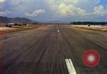 Standbild Landung von Flugzeugen Vietnam, 1967, aus Sekunde 57 historischem Filmmaterial Videoclip 65675037302