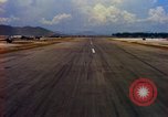 Standbild Landung von Flugzeugen Vietnam, 1967, aus Sekunde 58 historischem Filmmaterial Videoclip 65675037302