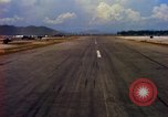 Standbild Landung von Flugzeugen Vietnam, 1967, aus Sekunde 59 historischem Filmmaterial Videoclip 65675037302