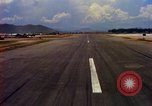 Standbild Landung von Flugzeugen Vietnam, 1967, aus Sekunde 61 historischem Filmmaterial Videoclip 65675037302