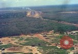 Standbild Flugzeuge landen Vietnam, 1967, aus Sekunde 3 historischem Filmmaterial Videoclip 65675037303