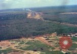 Standbild Flugzeuge landen Vietnam, 1967, aus Sekunde 4 historischem Filmmaterial Videoclip 65675037303