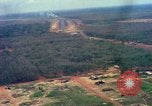 Standbild Flugzeuge landen Vietnam, 1967, aus Sekunde 6 historischem Filmmaterial Videoclip 65675037303