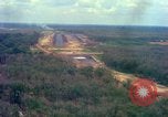 Standbild Flugzeuge landen Vietnam, 1967, aus Sekunde 9 historischem Filmmaterial Videoclip 65675037303