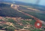Standbild Flugzeuge landen Vietnam, 1967, aus Sekunde 17 historischem Filmmaterial Videoclip 65675037303