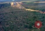 Standbild Flugzeuge landen Vietnam, 1967, aus Sekunde 22 historischem Filmmaterial Videoclip 65675037303
