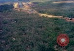 Standbild Flugzeuge landen Vietnam, 1967, aus Sekunde 23 historischem Filmmaterial Videoclip 65675037303