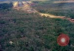 Standbild Flugzeuge landen Vietnam, 1967, aus Sekunde 24 historischem Filmmaterial Videoclip 65675037303