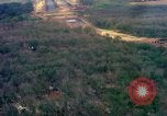 Standbild Flugzeuge landen Vietnam, 1967, aus Sekunde 25 historischem Filmmaterial Videoclip 65675037303