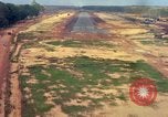 Standbild Flugzeuge landen Vietnam, 1967, aus Sekunde 40 historischem Filmmaterial Videoclip 65675037303
