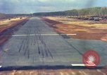 Standbild Flugzeuge landen Vietnam, 1967, aus Sekunde 46 historischem Filmmaterial Videoclip 65675037303