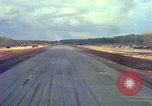 Standbild Flugzeuge landen Vietnam, 1967, aus Sekunde 50 historischem Filmmaterial Videoclip 65675037303