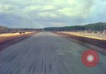 Standbild Flugzeuge landen Vietnam, 1967, aus Sekunde 52 historischem Filmmaterial Videoclip 65675037303