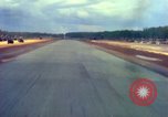 Standbild Flugzeuge landen Vietnam, 1967, aus Sekunde 55 historischem Filmmaterial Videoclip 65675037303