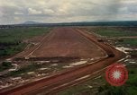 Standbild Ebene Ansätze und landet lange Thanh Vietnam, 1967, aus Sekunde 37 historischem Filmmaterial Videoclip 65675037304