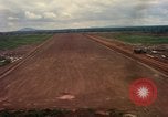 Standbild Ebene Ansätze und landet lange Thanh Vietnam, 1967, aus Sekunde 40 historischem Filmmaterial Videoclip 65675037304