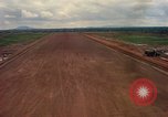 Standbild Ebene Ansätze und landet lange Thanh Vietnam, 1967, aus Sekunde 41 historischem Filmmaterial Videoclip 65675037304