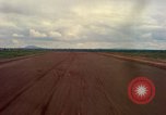 Standbild Ebene Ansätze und landet lange Thanh Vietnam, 1967, aus Sekunde 47 historischem Filmmaterial Videoclip 65675037304
