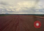 Standbild Ebene Ansätze und landet lange Thanh Vietnam, 1967, aus Sekunde 50 historischem Filmmaterial Videoclip 65675037304