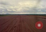 Standbild Ebene Ansätze und landet lange Thanh Vietnam, 1967, aus Sekunde 52 historischem Filmmaterial Videoclip 65675037304