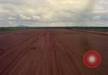 Standbild Ebene Ansätze und landet lange Thanh Vietnam, 1967, aus Sekunde 53 historischem Filmmaterial Videoclip 65675037304