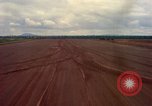 Standbild Ebene Ansätze und landet lange Thanh Vietnam, 1967, aus Sekunde 57 historischem Filmmaterial Videoclip 65675037304
