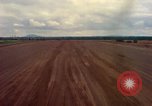 Standbild Ebene Ansätze und landet lange Thanh Vietnam, 1967, aus Sekunde 60 historischem Filmmaterial Videoclip 65675037304