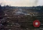 Standbild Flugzeuge landen Tom Le Chom Vietnam, 1967, aus Sekunde 30 historischem Filmmaterial Videoclip 65675037305