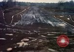 Standbild Flugzeuge landen Tom Le Chom Vietnam, 1967, aus Sekunde 32 historischem Filmmaterial Videoclip 65675037305
