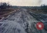 Standbild Flugzeuge landen Tom Le Chom Vietnam, 1967, aus Sekunde 35 historischem Filmmaterial Videoclip 65675037305