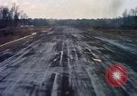 Standbild Flugzeuge landen Tom Le Chom Vietnam, 1967, aus Sekunde 37 historischem Filmmaterial Videoclip 65675037305